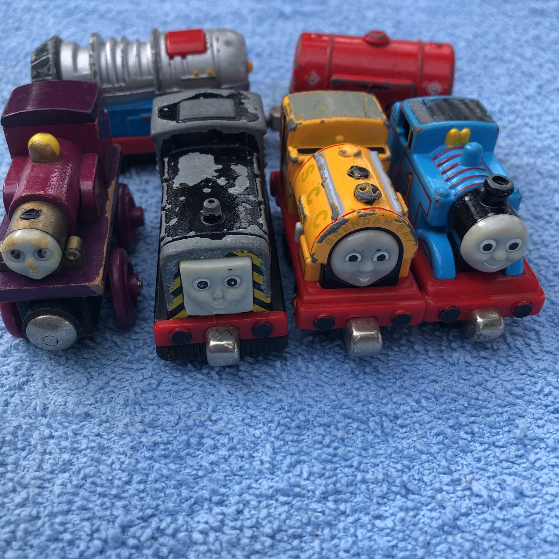 Thomas Train 4 Engines Two Cars