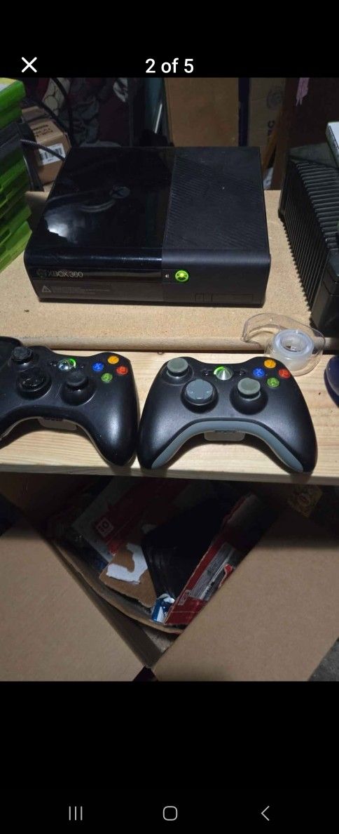 Xbox 360 8 Games 2 Controllers