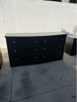 6 drawer brown dresser with 2 nightstands!!