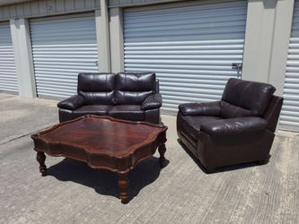 Sofa set in great condition leather