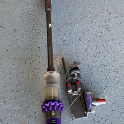 Dyson V10 Stick Vacuum