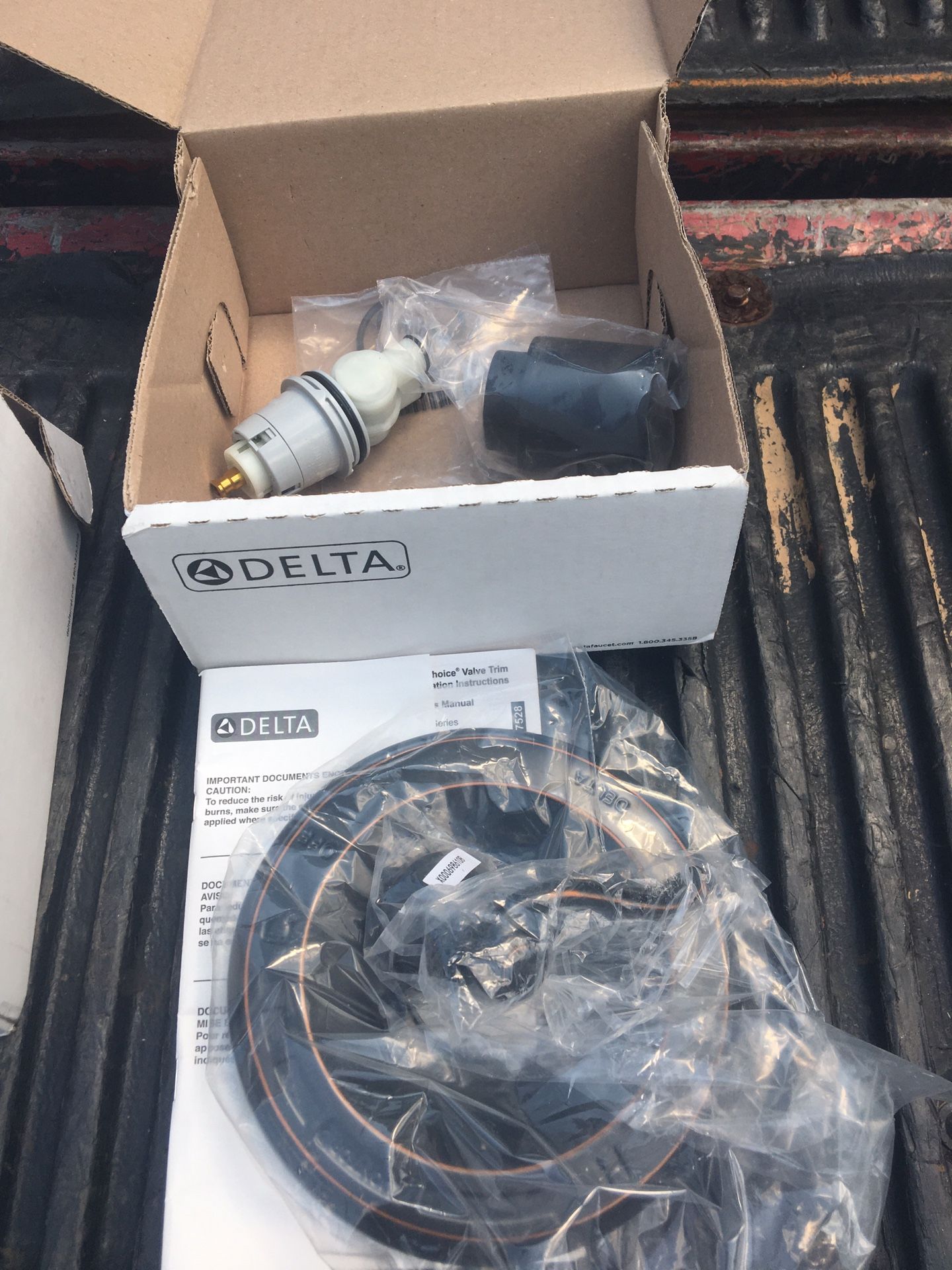 DELTA BRONZE TRIM KIT MODEL ON BOX NEW IN BOX WITH VALVE