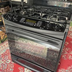 Black GE Range/Oven