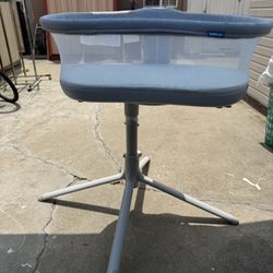 HALO  BABY BASSINET WITH 360 ROTATION 