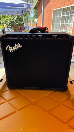 Fender Mustang LT25 guitar amp