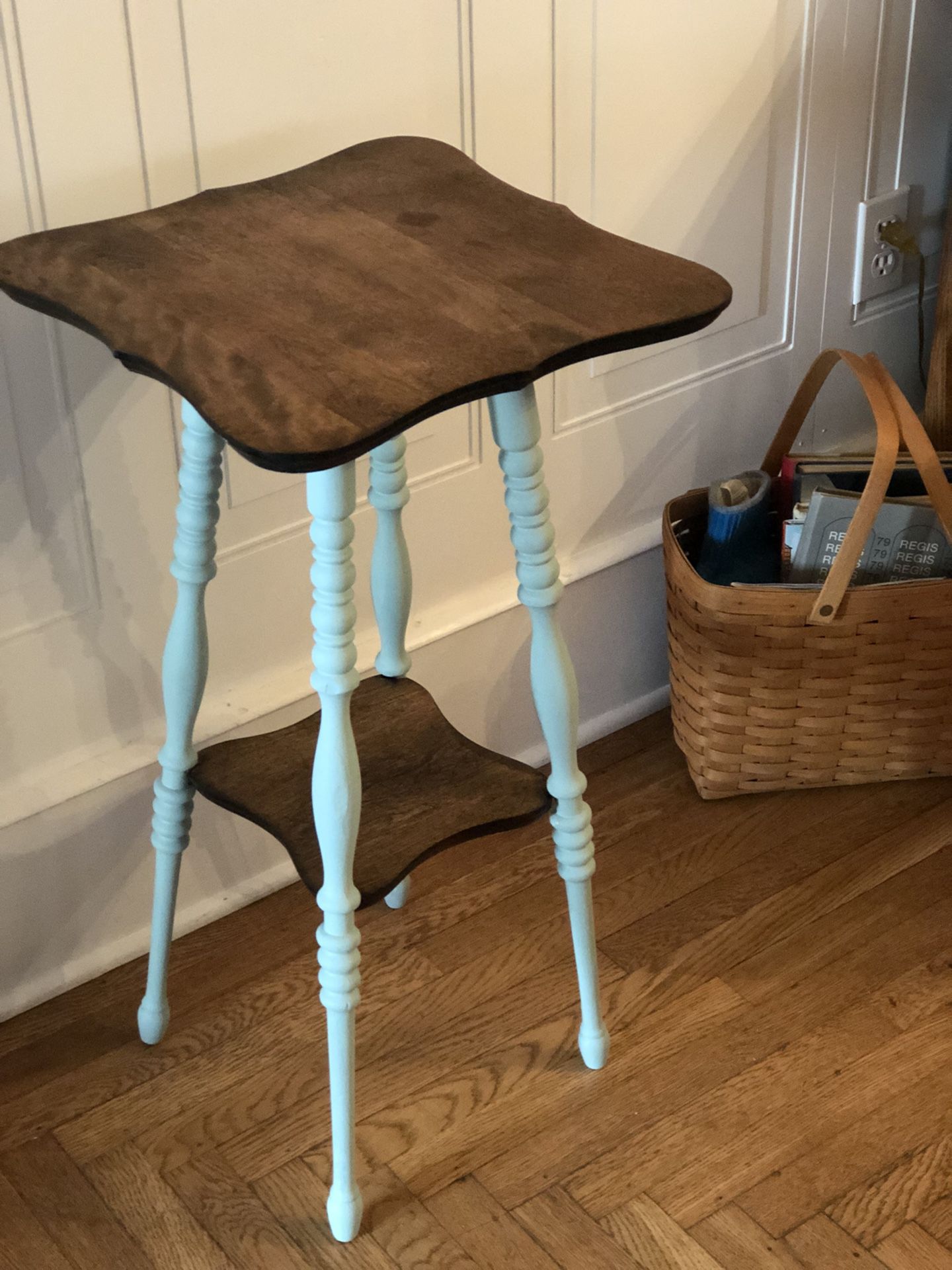 Spindle Legged Accent Table 