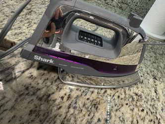 Shark Iron Auto Steam Professional Electronic Iron 
