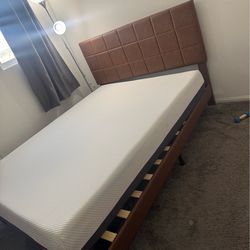 Mattress and bed frame set