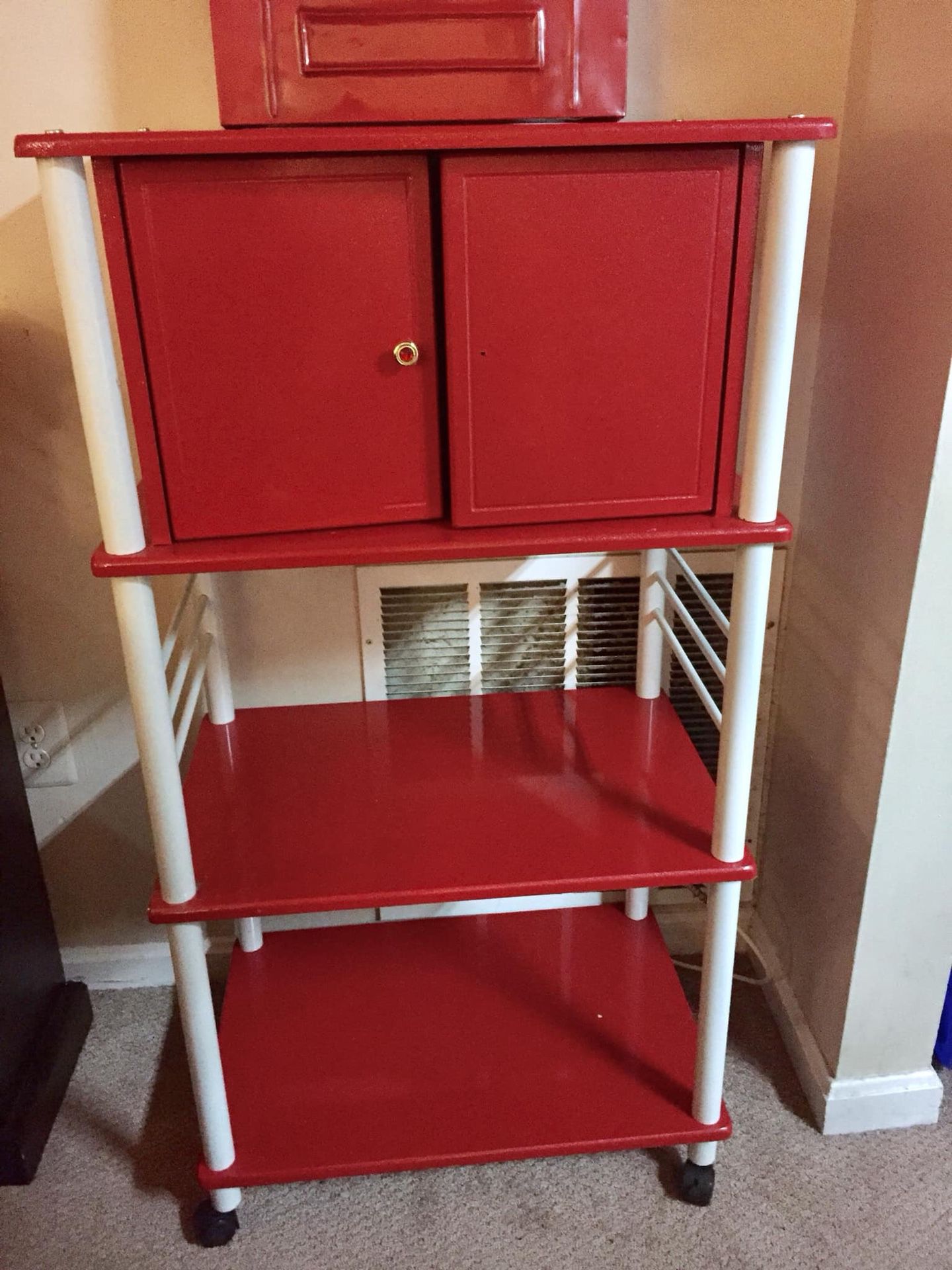 Brand new condition never used Bakers rack and matching red barstools