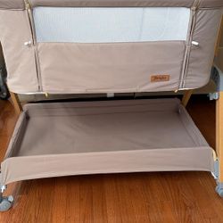 Jimglo Baby Bassinet with Storage 