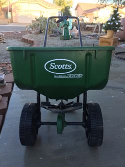 SCOTTS SPREADER