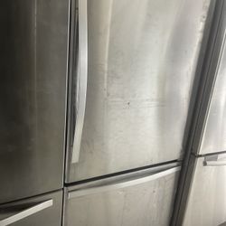 whirlpool  33 inches refrigerator stainless new bottom  freezer