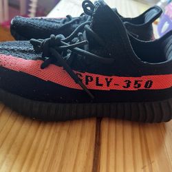 Size 6.5 Men’s Yeezys 