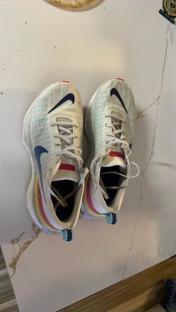 Nike Invisible Run 3 size 10 Men ..