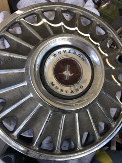 67 mustang hub caps 100$ all 4