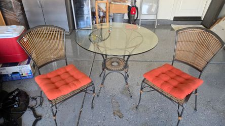 Glass table with 2 chairs