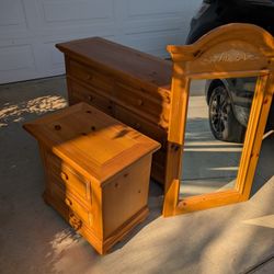Broyhill Bedroom Dresser, mirror And End Table - Used