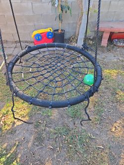 Large Swing.  Sturdy. Easy To Attach. 