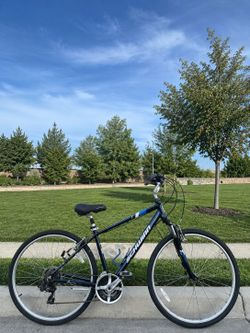 Schwinn Fremont Hybrid Bike – Comfortable Commuter & Fitness Bike