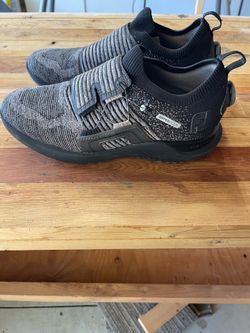 Foot Joy size 9.5 men’s hyper flex BOA golf shoes