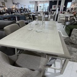 Robbinsdale Ct Height Dining Set