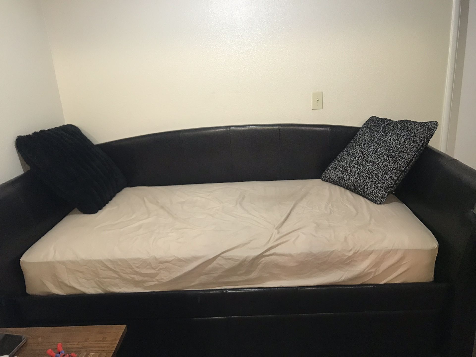 Daybed with Trundle