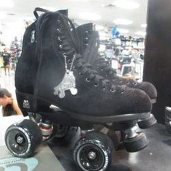 Used Moxi Lolly Womens Roller Skates Size 6 (NICE CONDITION)