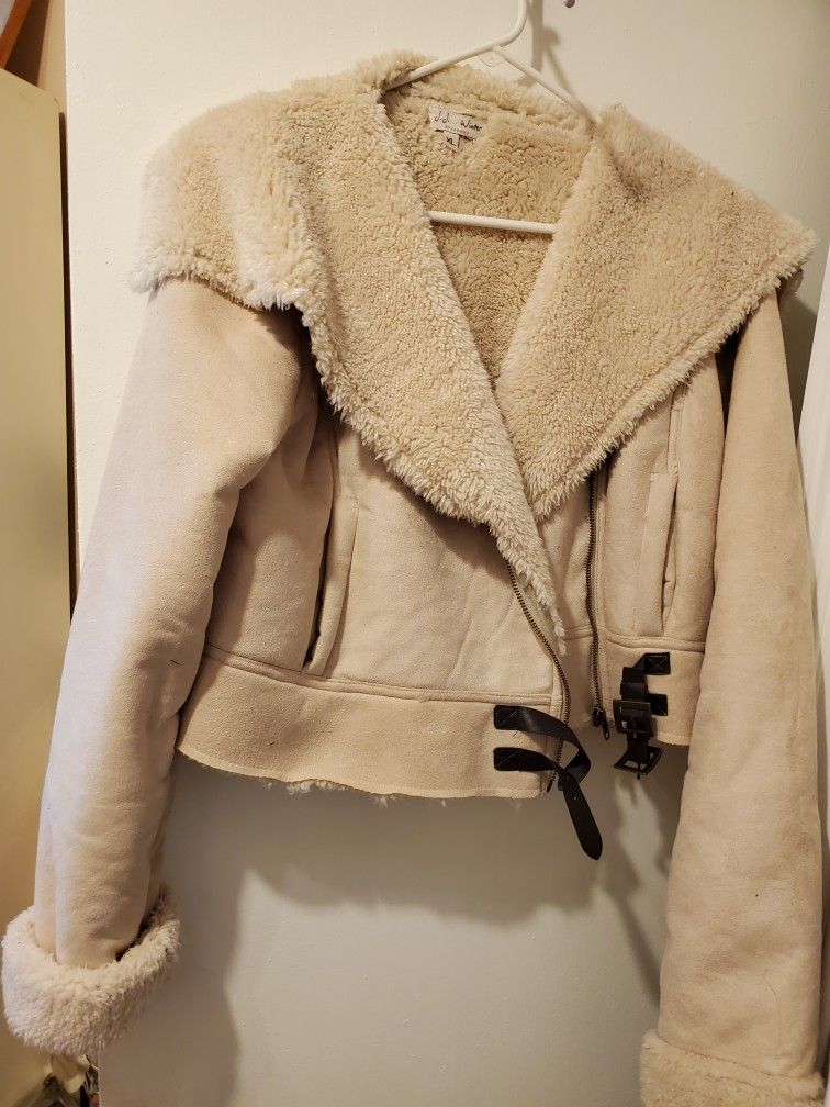 Beidge Short Bomber Jacket