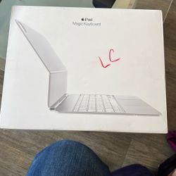 Apple Magic Keyboard For iPad Pro 13” White