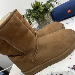 Uggs Boots Classic Short Size 8 Women 