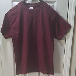 (BB - 44)   GILDAN MAROON SHORT SLEEVE T-SHIRT 