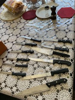 17 pieces of kitchen knives $0.75 each or $12 for all