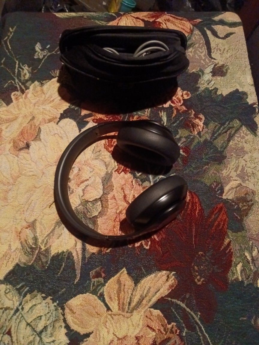 BEATS STUDIO PRO WIRELESS HEADPHONES