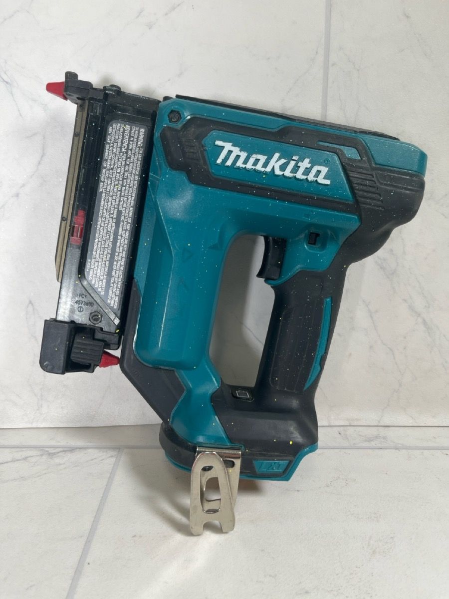 Makita XTP02 18V LXT 23-Gauge Cordless Pin Nailer – Pre-Owned (A1G010323)