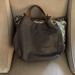 Michael Kors Hand Bag ( Barely Used)