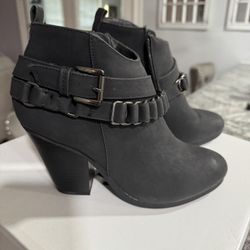 Women’s Boots Size 9