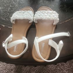 White girls  sandals size 6