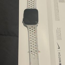 AppleCare Included Brand New Apple Watch SE (Gen 2) & Brand New Nike Sport Band 