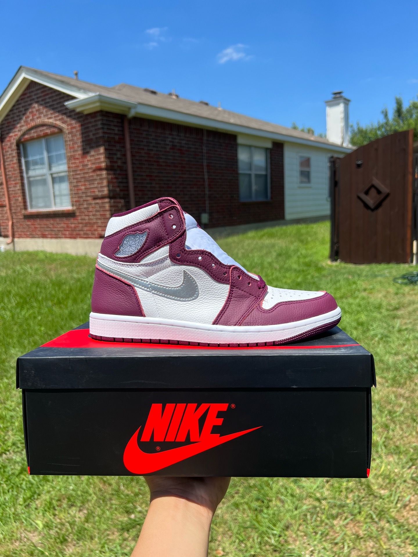 Jordan 1 bordeaux size 8.5