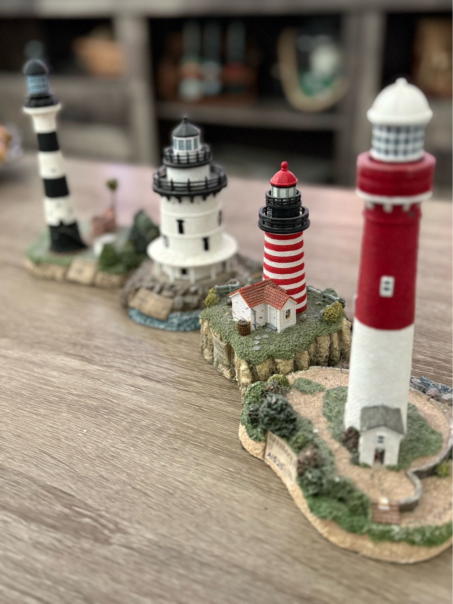 “Harbour Lights” set of collectors lighthouse decor