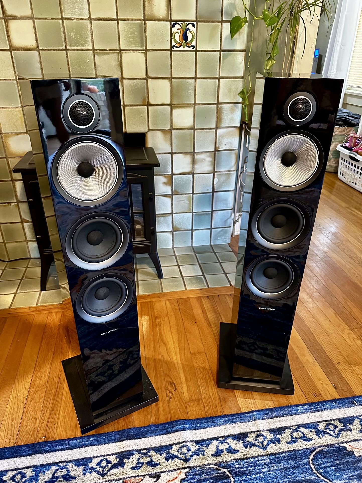 Bowers & Wilkins 704-S2 Floor Speakers