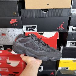 Adidas Yeezy 500 Utility Black size 8.5 VNDS