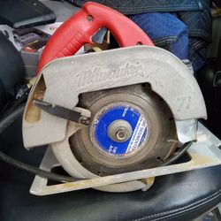 Milwaukee 6365 Heavy Duty 7-1/4" Circular Saw Made in USA Corded Electric WORKS,  EXCELLENT Condition 