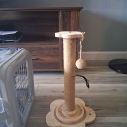 Collapse able Dog OR Cat Crate ( This comes with a free cat scratching post)