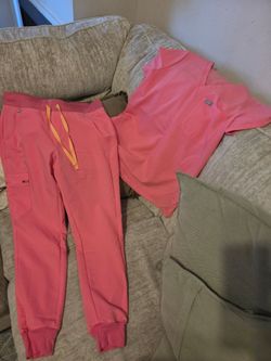 💖FIGS Neon Pink Scrub Set — Size Small — Like New
