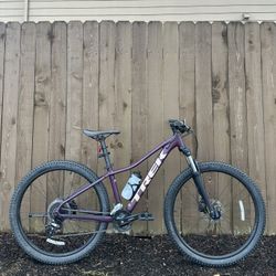 Trek Marlin 6 Women’s Mountain Bike Small Frame Aluminium Bicycle