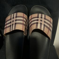 Men Burberry slides SIZE 10