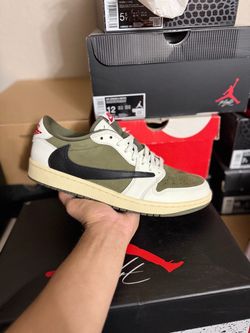 Jordan 1 Low Travis Scott Medium Olive size 9.5  VNDS