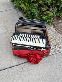 Great 😊 Italian piano accordion   🪗.  120. Base.