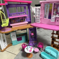 Barbie Vacation House Play set